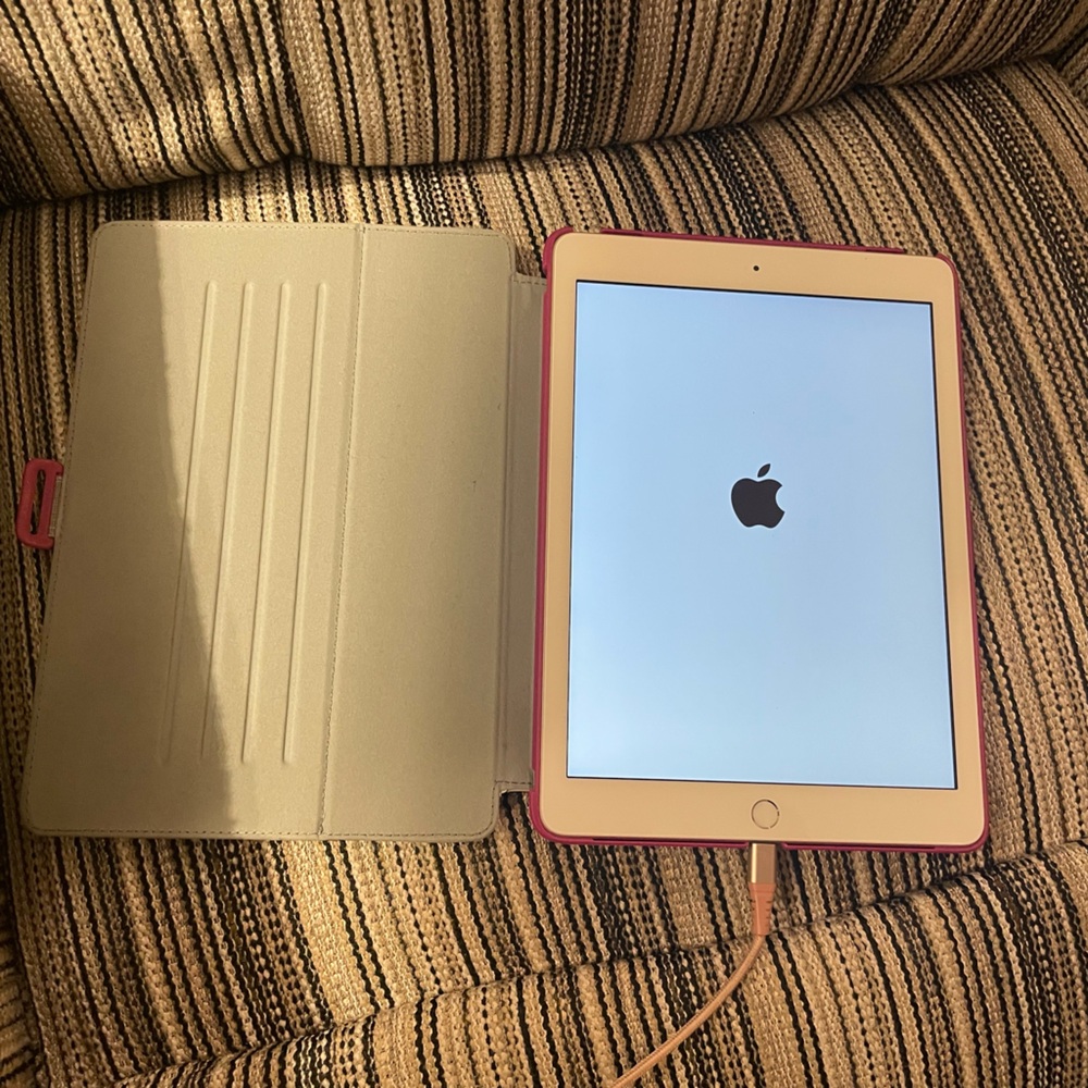 Apple iPad 2020 (10.2-inch, Wi-Fi, 32GB)